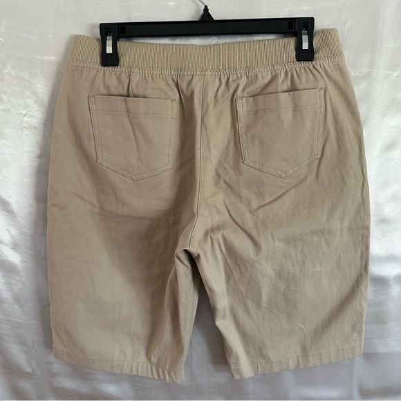 New Girls Size 16.5 Plus Izod Khaki Shorts Bermuda Chino School Uniform NWT - Picture 2 of 12